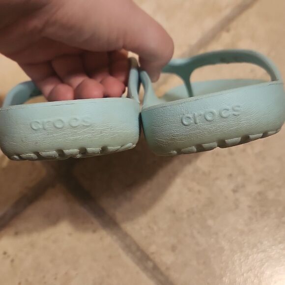 Crocs Women's Light Blue Flip Flops Size 7 - Picture 5 of 7